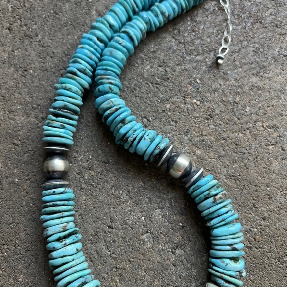 Sterling Silver Graduated Blue Turquoise Bead Necklace. 18 inch - Picture 4 of 12